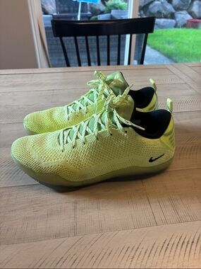 Kobe 11 low Ghost of Christmas Past Volt/Black/Ice Blue